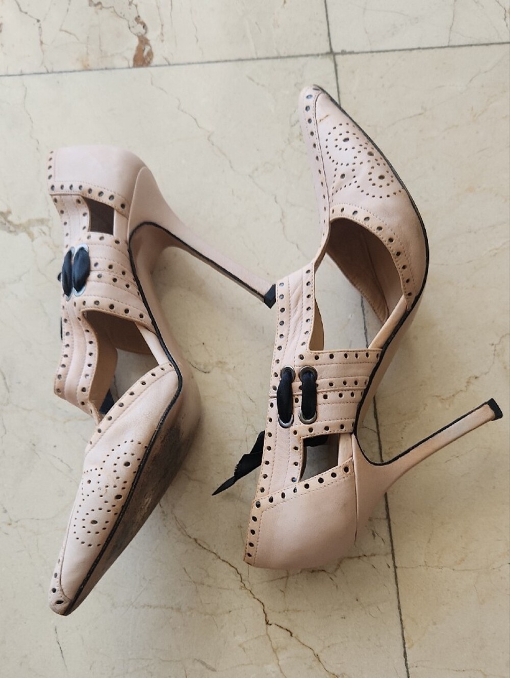 Manolo Blahnik Pink Pointed T-Strap Heels with Black Ribbon - Picture 3 of 11